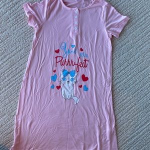 Kids night gown size 10 (140)
